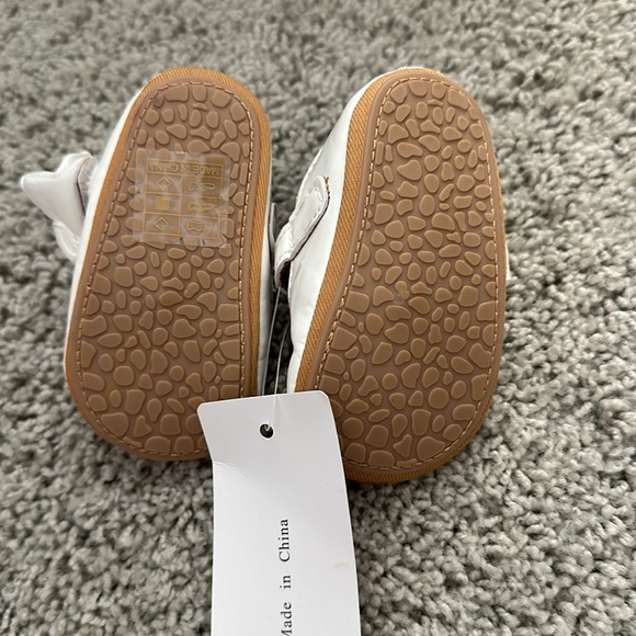 New Baby Girl Shoe Bundle 3 pairs of shoes with 2 matching headbands - Picture 7 of 7